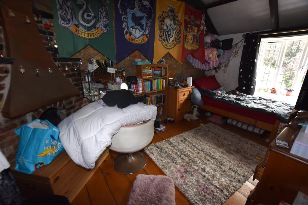 Lot: 45 - FREEHOLD RESIDENTIAL INVESTMENT - 
